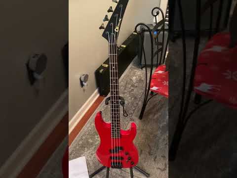 Charvel 4B bass 1988 first look
