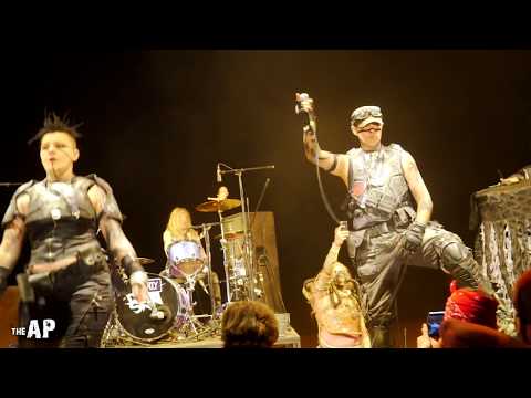 V2A "Electro Uber Allez" LIVE at Wasteland Weekend 2016 - The Apocalypse Post
