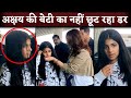Akshay Kumar & Twinkle Khanna's Daughter Nitara Looked SCARED at Mumbai Airport