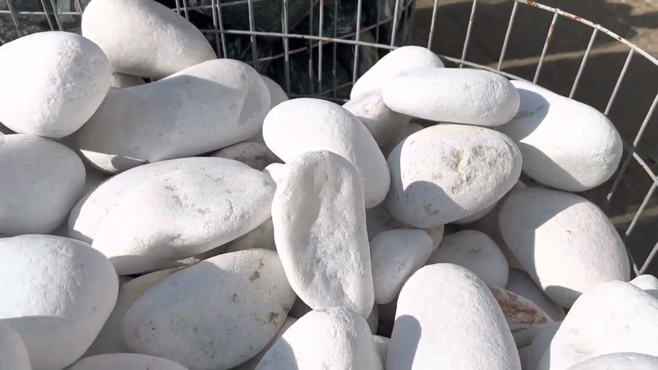 Мрамор белый галтованный