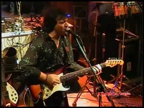 Marcio Augusto interpretando "It´s too late"