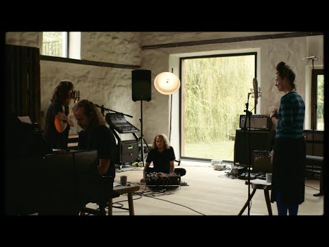 Mina Tindle - Indian Summer (LFO v La Blogothèque Session)