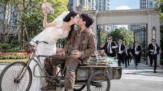 美女總裁為了逃婚，當街強吻廢品味的收破爛小伙！所有人都嘲笑她瘋了，殊不知他竟是隱藏身分的千億首富繼承人！男人一聲令下百輛豪車鋪路、千億豪宅迎妻，把她捧成所有女人都羨慕的豪門少夫人！
