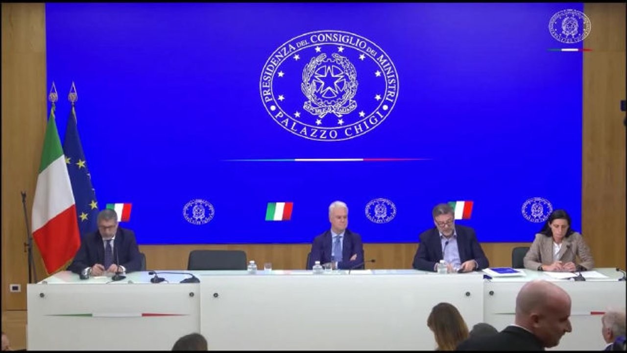 Giorgetti: Debito al 138,1% nel 2026, sale al 138,6% nel 2027