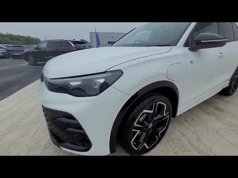 Volkswagen Tiguan R-LINE 75 BLACK EDITION 1.5 PHEV - Image 2