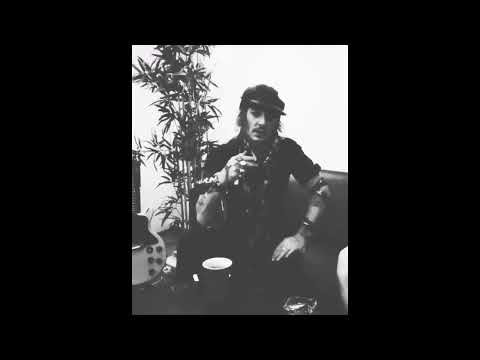 2018 06 29 Johnny Depp backstage prior to Hollywood Vampires Show in Frankfurt