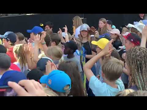 Überlebt Nilsen es in der Menschenmenge 😱🤣