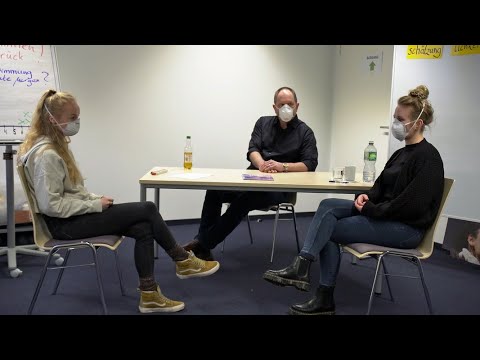 Wie lässt sich die Belastung der Pflegekräfte reduzieren? | Panorama 3 | NDR