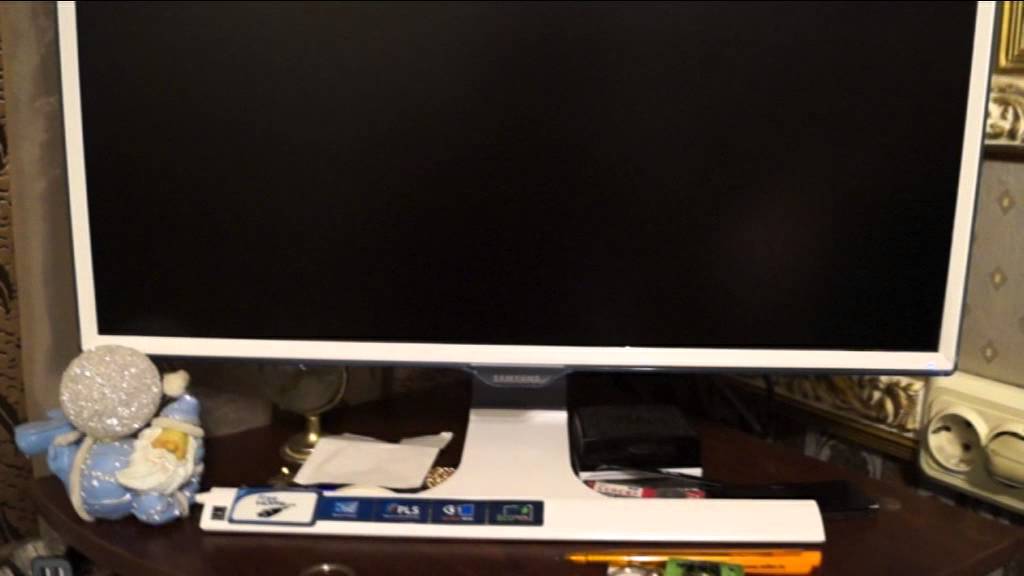 Монитор Samsung 23.6" S24E391HL белый