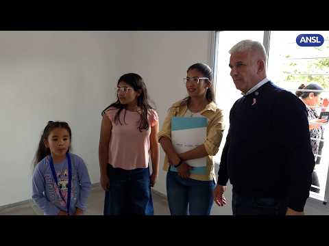 En San Martín, Poggi entregó las llaves de sus casas a seis familias