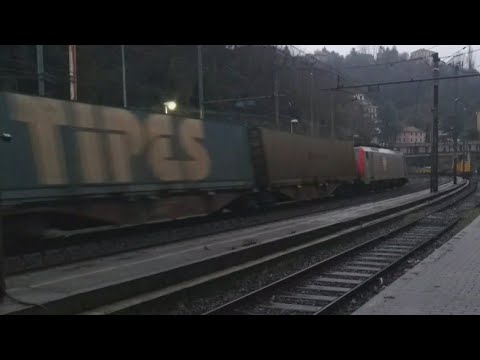 E474 101 Cfi,Transito rapido treno merci container + cisterne mobili,Mignanego pioggia e nevischio