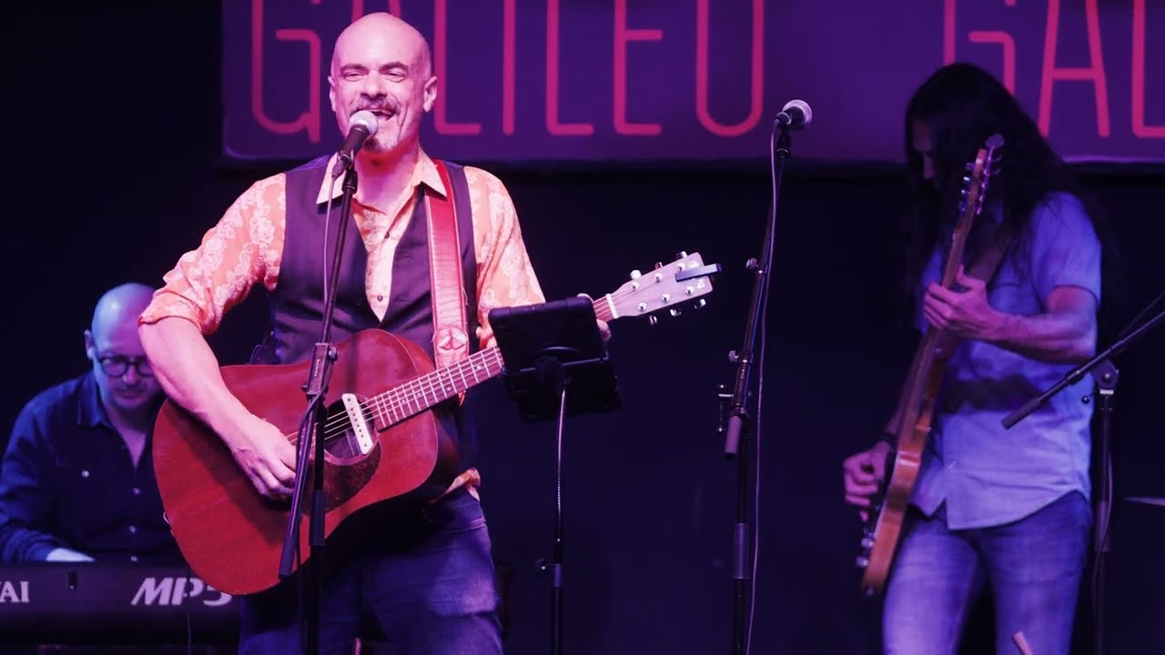 PEZ MAGO - Un Día (Videoclip Oficial) - Cantautor español