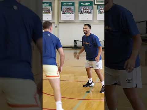 1v1 con el filmmaker #flowgame #basquetbol #basketball #campus #entrenamiento #cocogallo