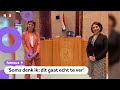 Kamervoorzitter Arib beantwoordt vragen van kinderen