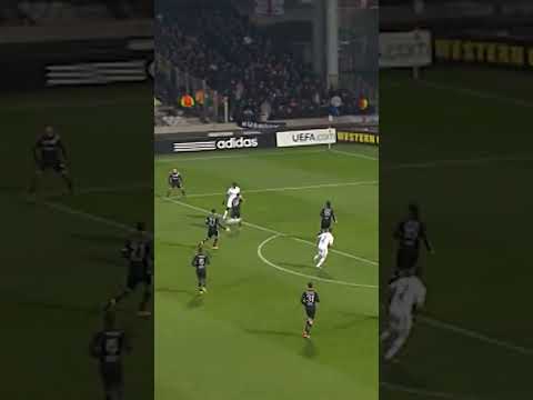 Moussa Dembele can do this back in the days #football #messi #goals #psg #spurs