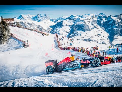 Un Fórmula 1 desciende por una pista de esquí