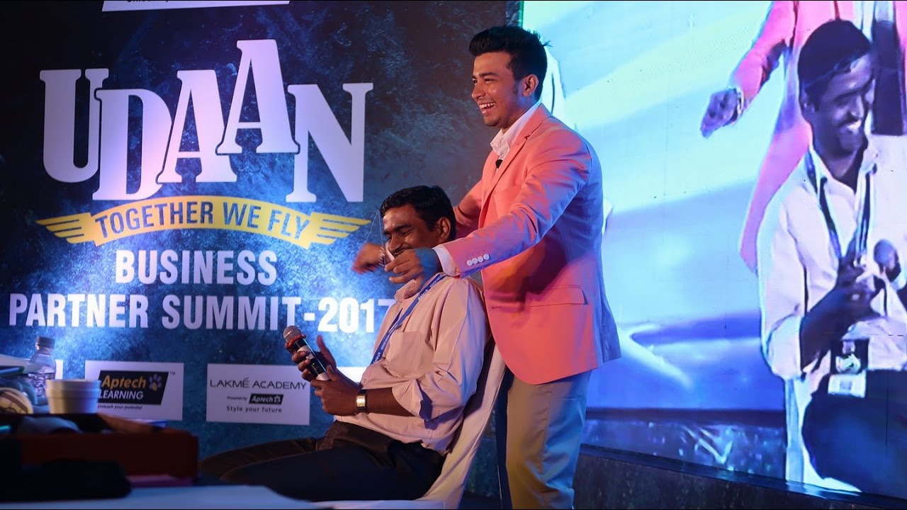 illusionist magician Rajesh kumar for Aptech educations