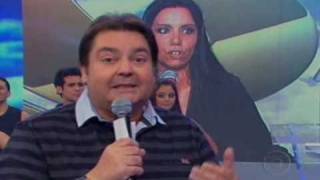 Vocalista do information society dando um fora ao vivo no faustão