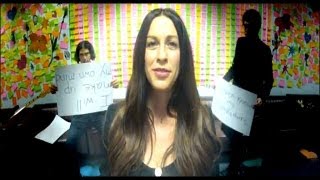 Watch Alanis Morissette&#39;s new video for &#39;Empathy&#39; - Novo video Alanis Morissette - &quot;Empathy&quot;
