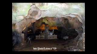 preview picture of video 'Grotta San Michele Arcangelo a Cagnano Varano 04 lug 2009 by PaoloLatino.it'