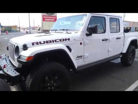 AMP Research PowerStep XL On Jeep Gladiator