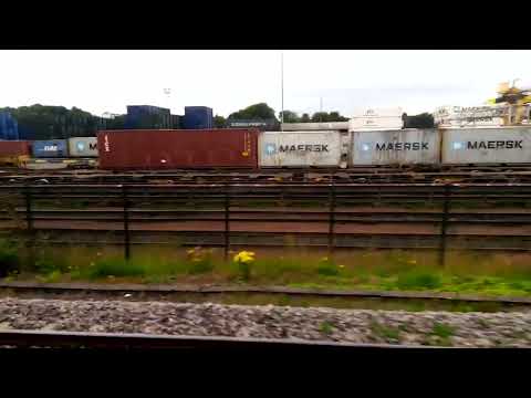 2C30 Dalmuir-Cumbernauld 318266+320314 passing Coatbridge Freightliner terminal 9/8/23