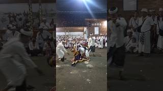 Download lagu Detik detik Penari Truna Jaya Jatuh Pingsan, Pura Dalem Pemayun denpasar #bali #mediakesenianbali mp3 Download lagu Detik detik Penari Truna Jaya Jatuh Pingsan, Pura Dalem Pemayun denpasar #bali #mediakesenianbali mp3