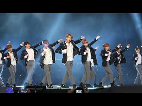 Wanna One - Pick Me (KCON LA 2017)