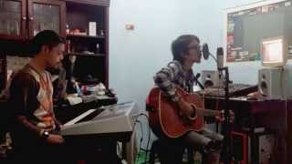 Download lagu FIERSA BESARI - April (unplugged) mp3