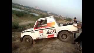 preview picture of video 'Offroading at Yamuna Bank Noida'