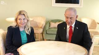 ראש הממשלה נתניהו ורעייתו נפגשו עם הוריו של החלל החטוף רס״ר רן גואילי ז״ל  (עדכוני משרד ראש הממשלה) - התמונה מוצגת ישירות מתוך אתר האינטרנט יוטיוב. זכויות היוצרים בתמונה שייכות ליוצרה. קישור קרדיט למקור התוכן נמצא בתוך דף הסרטון