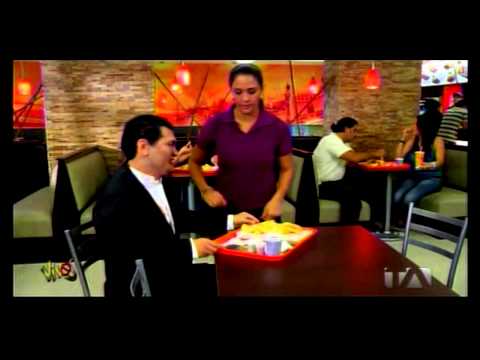 Papaito Correa Con Licencia en un Restaurante - Vivos 2014