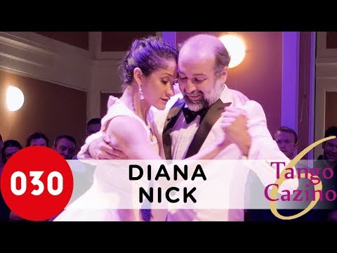 Diana Cruz and Nick Jones – Viejo portón