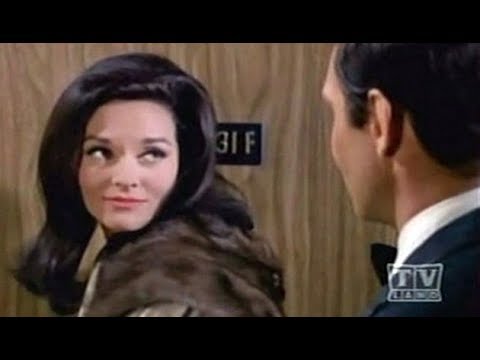 06 Woman with a fur collar in BATMAN