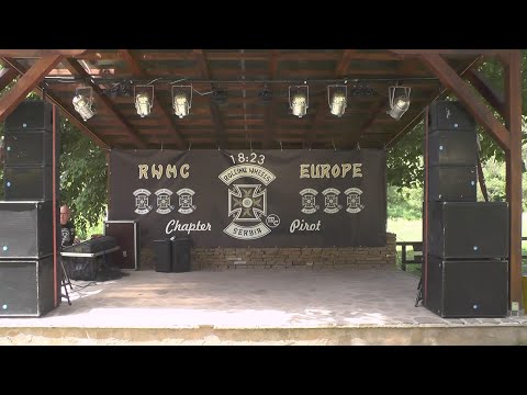 FILM 18 23 ROLLING WHEELS