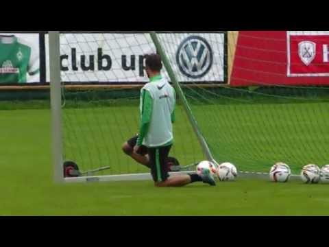 Werder Bremen training - Galvez rettet schuss von Juno