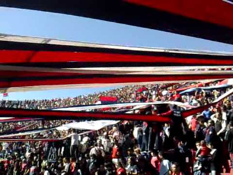 "No te deja de alentar la gloriosa Butteler [dime si eres feliz]" Barra: La Gloriosa Butteler &bull; Club: San Lorenzo