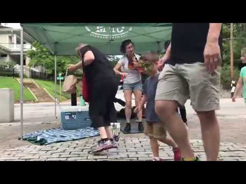 Shoppers and Dogs of Grant Park Farmers Market - Ozark Rag - Miss Moonshine & Friends