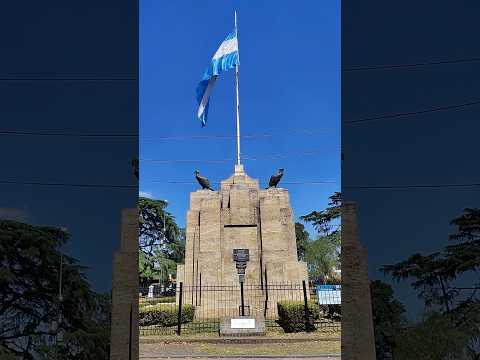 Primer Monumento a la Bandera en Plaza Manuel Belgrano partido de Almirante Brown Buenos Aires