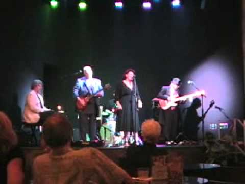 Rocky & The Bullwinkles--Can't Make You Love Me.wmv