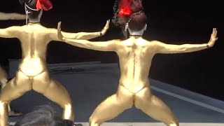 金粉ショーでプルプル　高円寺びっくり大道芸