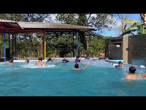Familias de Carazo disfrutan sus vacaciones en el parque acuático de Santa Teresa