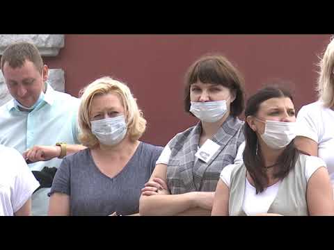 Концертом под открытым небом поздравили семейных курян железнодорожники