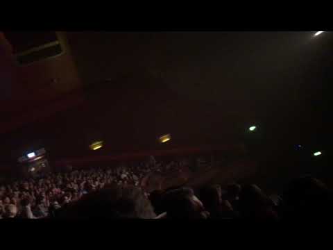 crowd demanding encore (Elbow ♪Grounds for Divorce chant) @O2 Apollo Manchester 20 Mar 2017