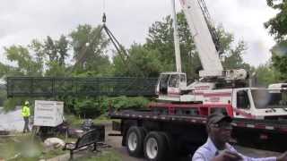 preview picture of video '2013 Derby Greenway Bridge Installation'
