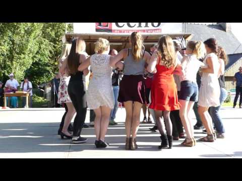 Danse bretonne : Finale 16-35 ans au Festival Plin du Danouet (Laizet/Gloaguen)