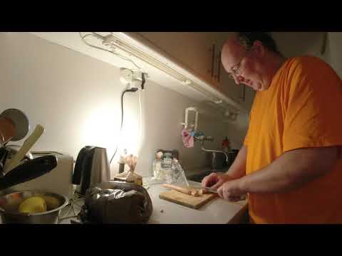 MongoTV_3659 - Mongo Madskole - Stegte PØLSER Med KARTOFFELMOS Med Ketchup og Ristet LØG