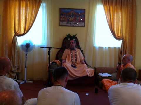 Niranjana Swami -- SB 4.12.13 at Ukrainian National Council, Magdalinovka -- 28-Jun-13