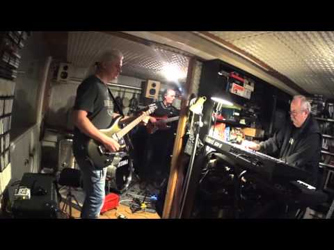 A FRONT Zenekar feat. Fischer László koncertje 2016. március 4-én a Glob Royal-ban!!!