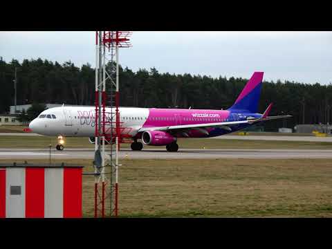 Lotniskowy mix - lądowania i starty samolotów na lotnisku w Gdańsku Rębiechowie.